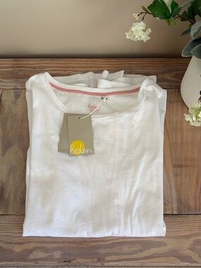 Boden White Crewneck Short Sleeve Tee w/ Peplum Back Hem ✨🆕